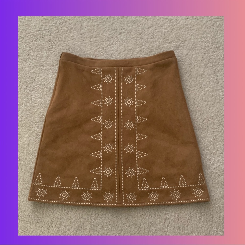 Tan skirt 🤩